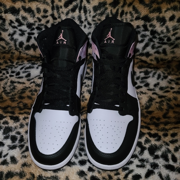 Jordan Sneakers - Picture 16 of 17